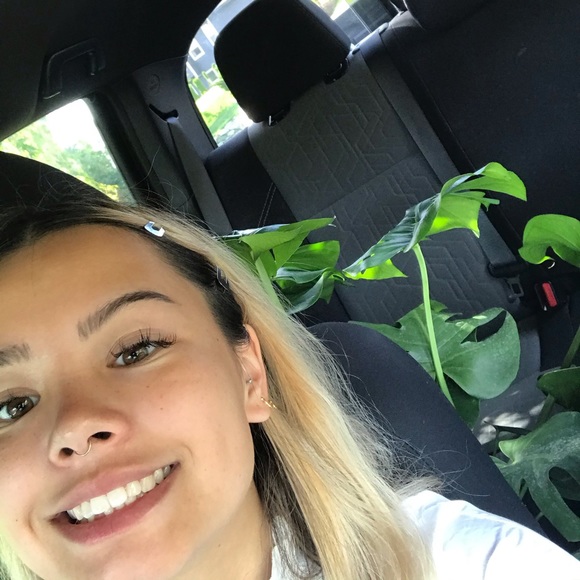 Meet your Posher, Augusta - Picture 3 of 3